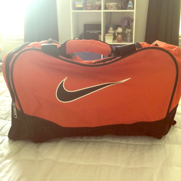 Nike Gym Bag/ Small duffle bag - Picture 1 of 4